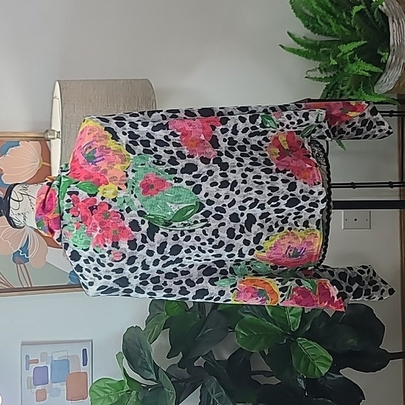 Whimsy Rose Floral Leopard Print Women's Knit Shall - Picture 5 of 7